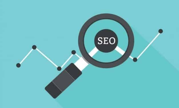 Ilustração de uma lupa sob o termo "SEO", o qual é um dos pontos de um gráfico. Os elementos da imagem são em tons de preto, azul e branco.